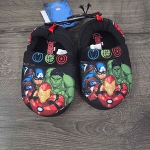 Avenger Kids Slippers Size 7-8 NWT